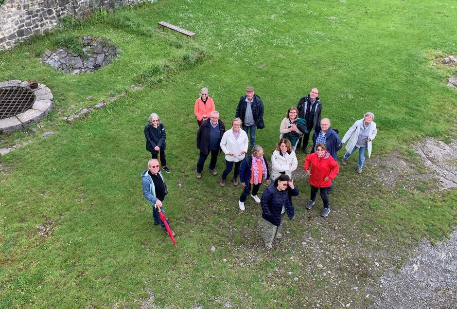 UNE VISITE GUIDEE LES RUINES DE MONTAIGLE EN V.I.P 